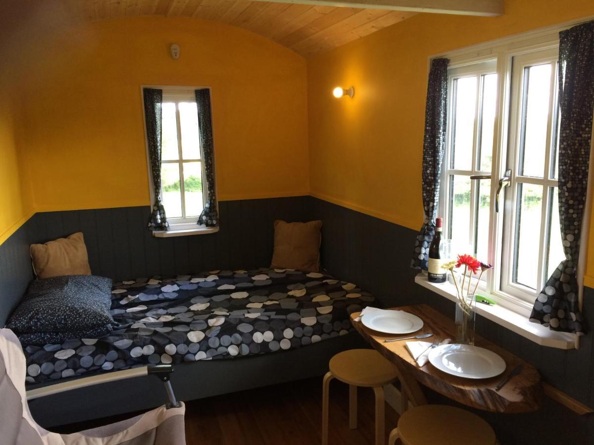 The Shepherds Hut At The Shippen, Tiphayes โฮนิทัน ภายนอก รูปภาพ